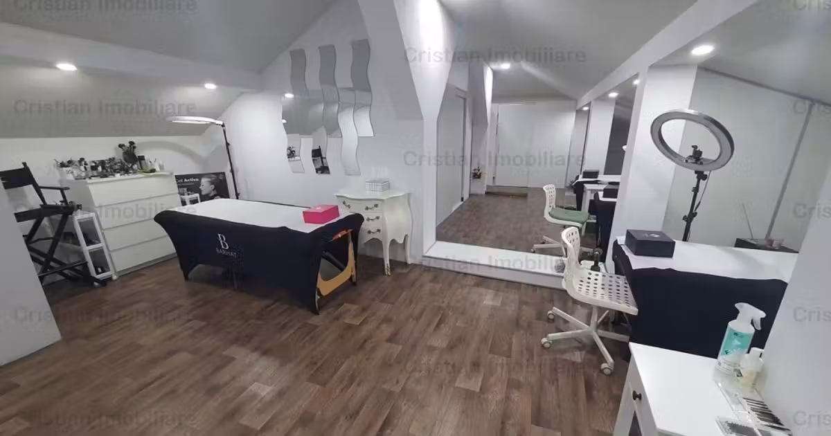 Casă de vânzare cu 4 camere în zona Apollo, Brăila
