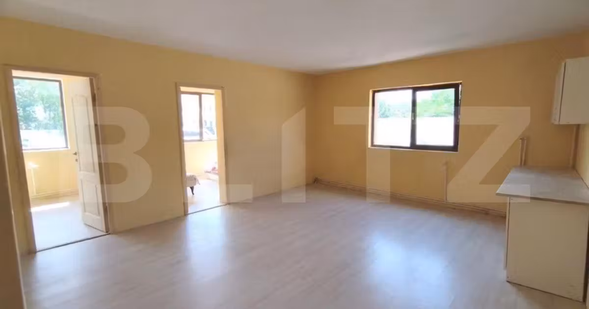 Apartament de vânzare cu 3 camere în Valea Adâncă
