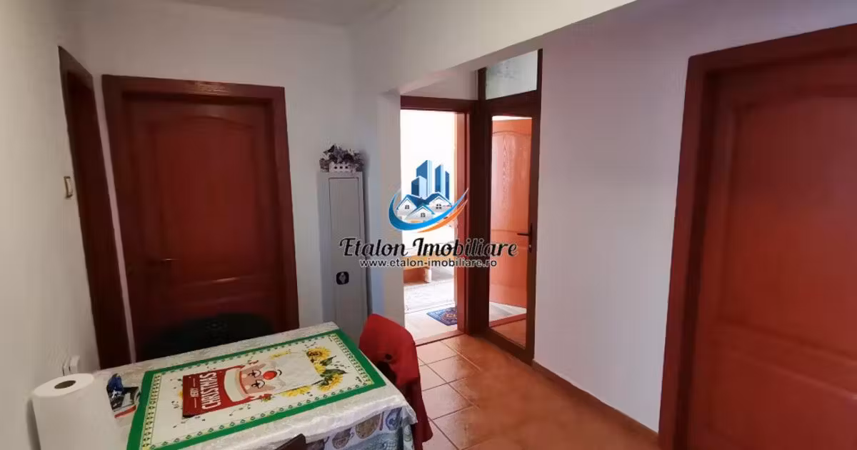 Apartament de vânzare cu 4 camere în zona Precista, Piatra-Neamț