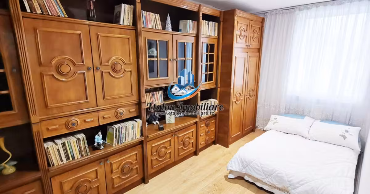 Apartament de vânzare cu 2 camere în zona Central, Piatra-Neamț