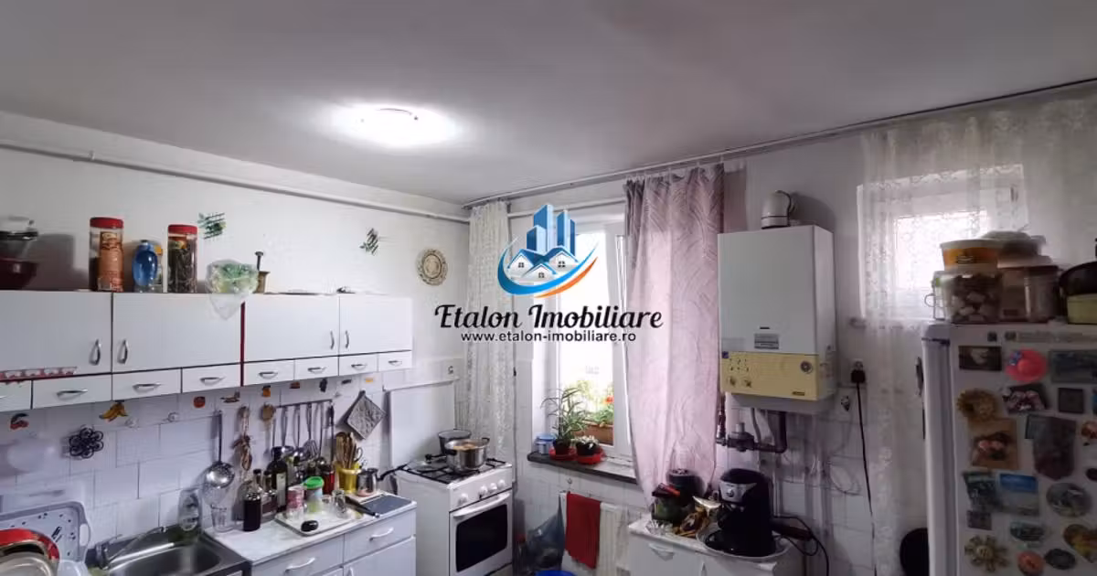 Apartament de vânzare cu 4 camere în zona Mărăței, Piatra-Neamț