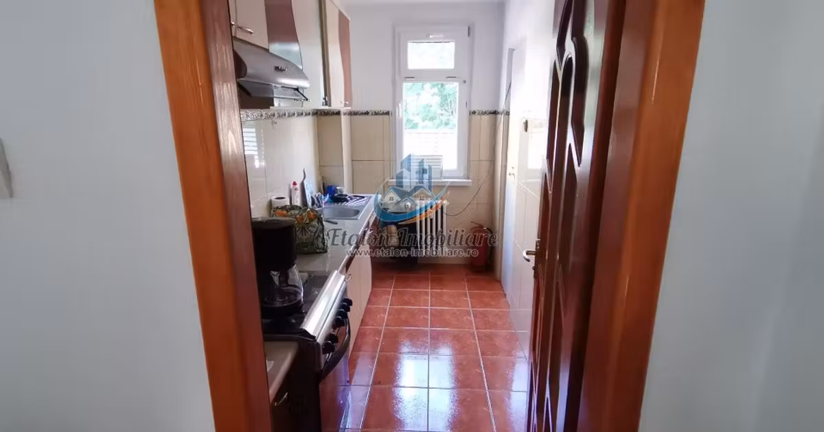 Apartament de vânzare cu 3 camere în zona Periferie, Piatra-Neamț