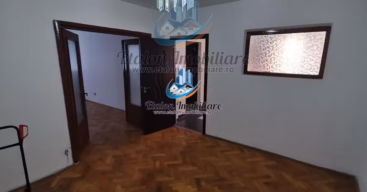 Apartament de vânzare cu 2 camere în zona Periferie, Piatra-Neamț