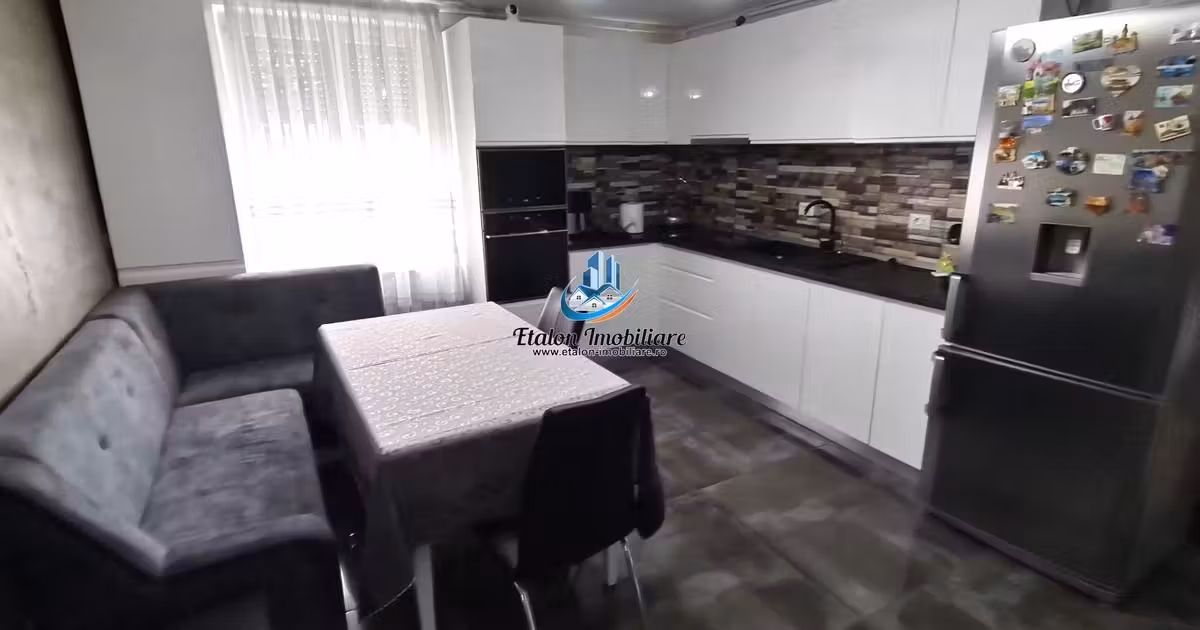 Apartament de vânzare cu 3 camere în zona Precista, Piatra-Neamț