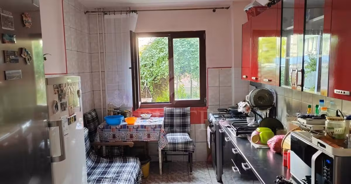 Apartament de vânzare cu 3 camere, mobilat în zona Mănăștur, Cluj-Napoca