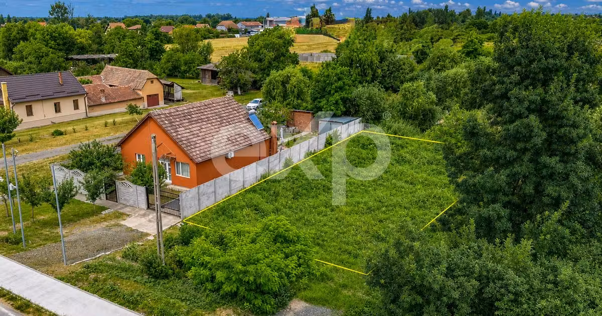 Teren Construcții intravilan de vânzare de 500 mp, în Sânmihaiu Român