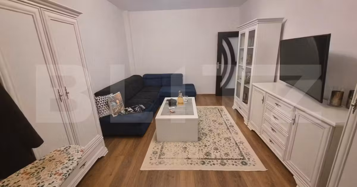 Apartament de vânzare cu 3 camere, mobilat în Valea Lupului
