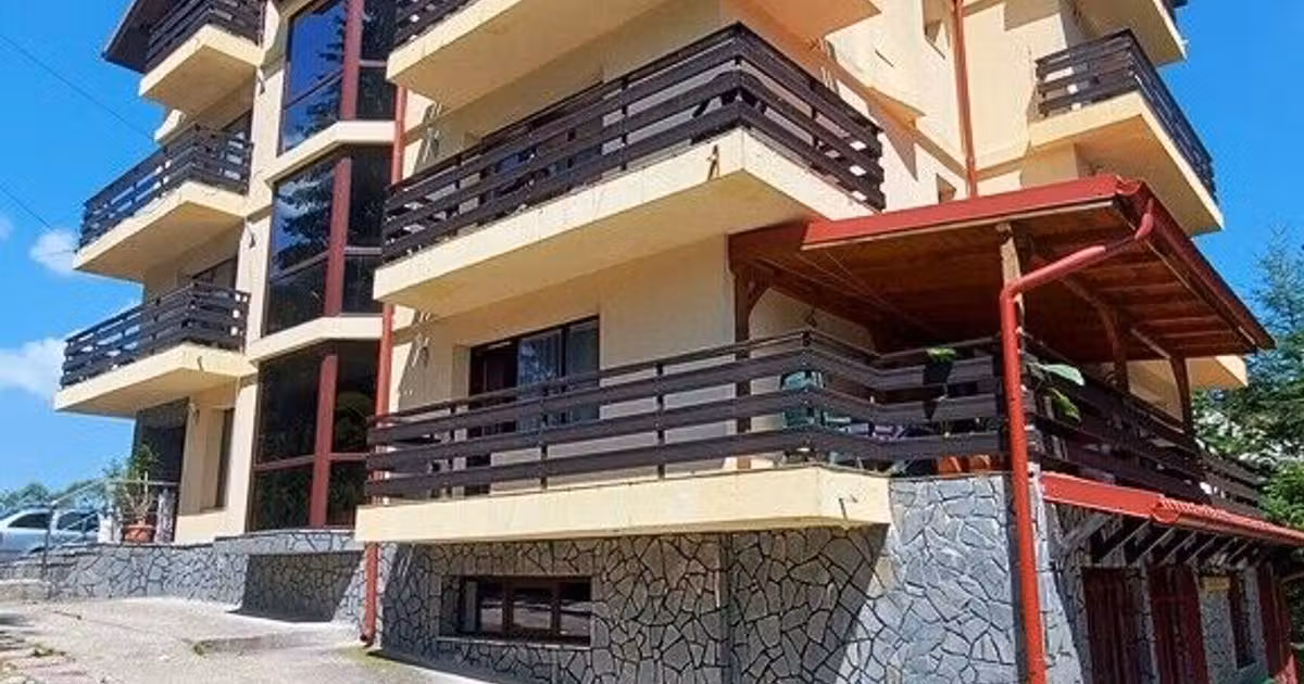 Casă individuală de vânzare cu 15 camere, mobilată în Predeal