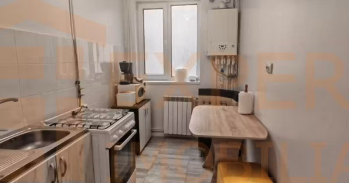 Apartament de vânzare cu 3 camere în zona Far, Constanța