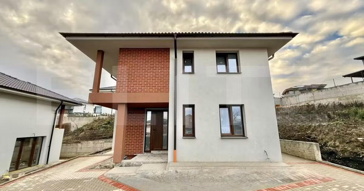 Casă individuală de vânzare cu 3 camere în Dezmir