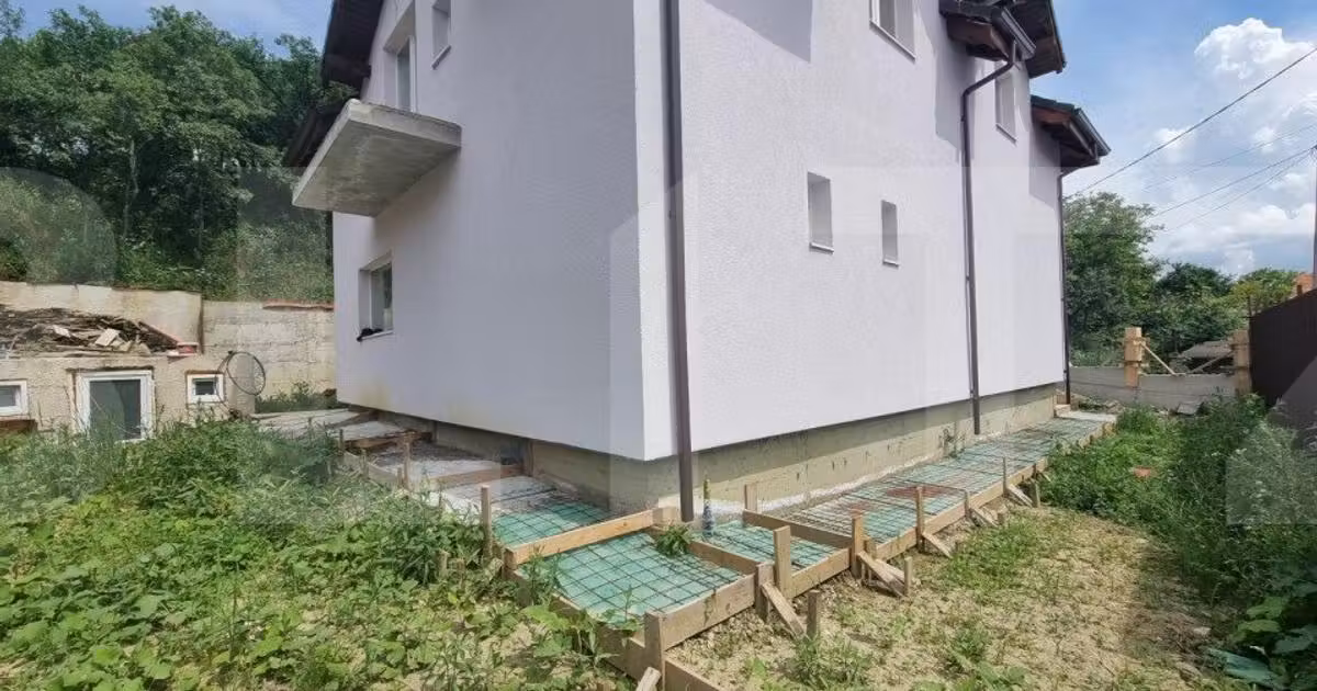 Casă individuală de vânzare cu 5 camere în Chinteni