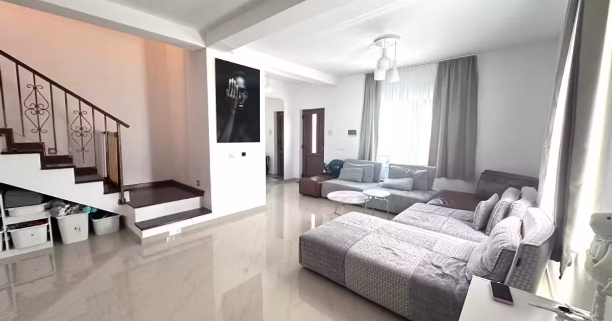 Duplex de vânzare cu 4 camere, mobilat în Moșnița Veche