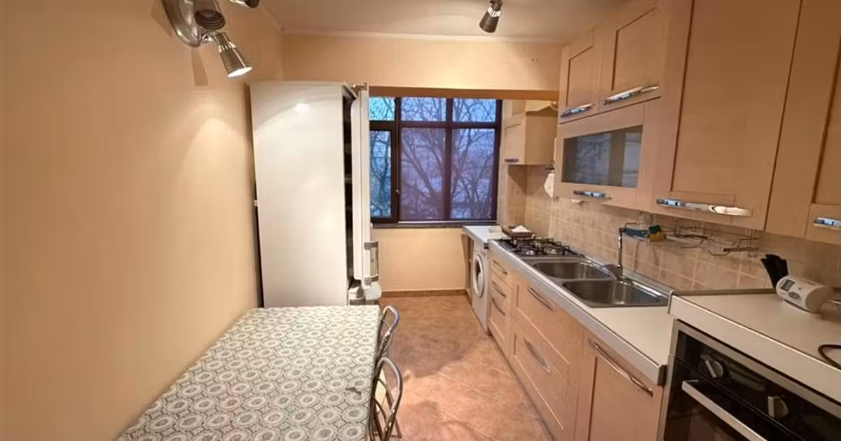 Apartament de vânzare cu 3 camere, mobilat în zona Central, Focșani