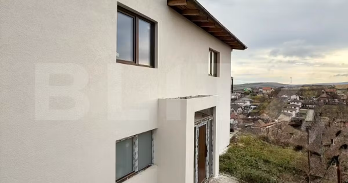 Casă individuală de vânzare cu 6 camere în Dezmir