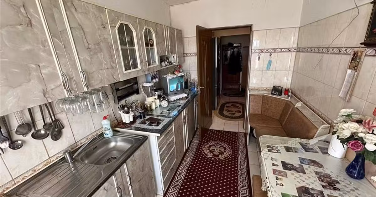 Apartament de vânzare cu 3 camere în zona Bahne, Focșani