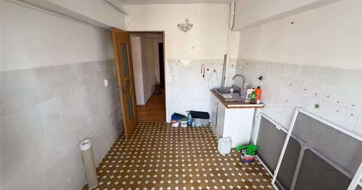 Apartament de vânzare cu 4 camere în zona Ultracentral, Focșani