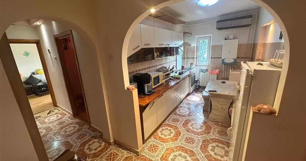 Apartament de vânzare cu 3 camere în zona Sud, Focșani