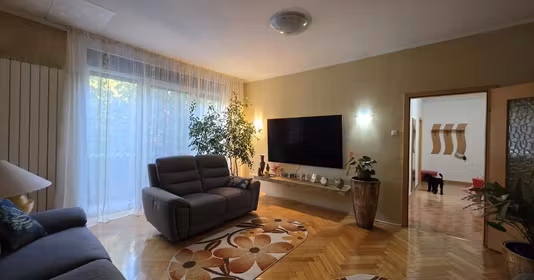 Apartament Cetate