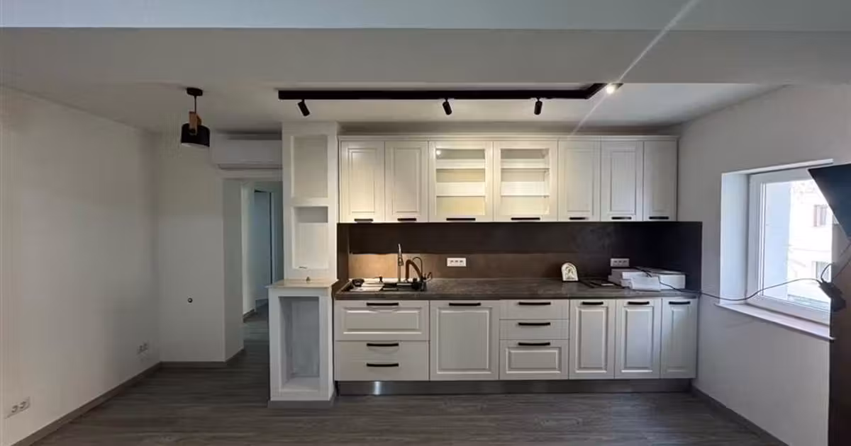 Apartament de vânzare cu 3 camere, mobilat în zona Brăilei, Focșani