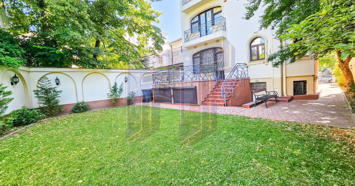 Casă de vânzare cu 9 camere, mobilată în zona Capitale, Sector 1
