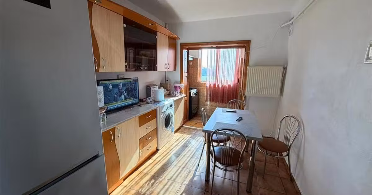 Apartament de vânzare cu 3 camere, mobilat în zona Sud, Focșani