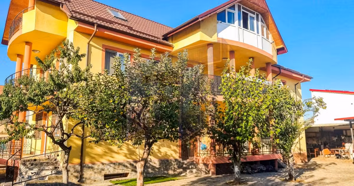 Casă individuală de vânzare cu 10 camere, mobilată în zona Andronache, Sector 2