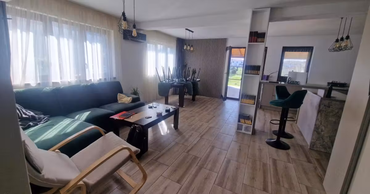 Duplex de vânzare cu 5 camere, mobilat în Moșnița Veche