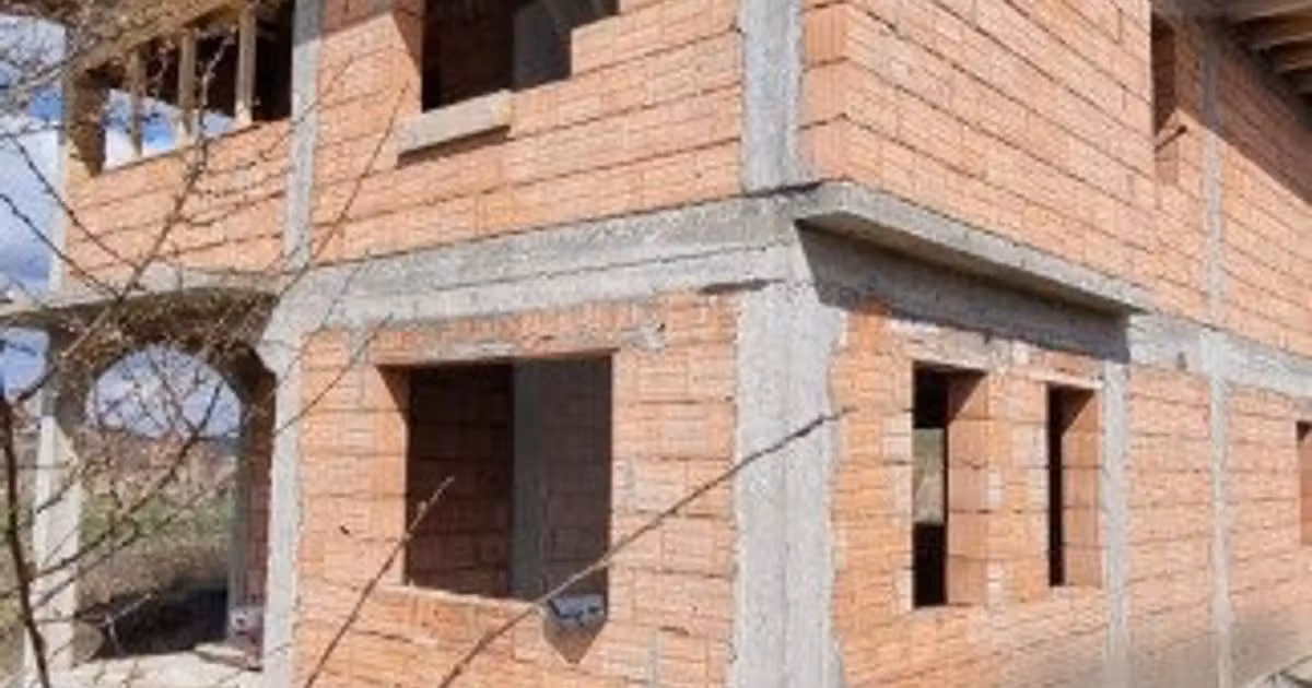 Casă individuală de vânzare cu 4 camere în Dezmir