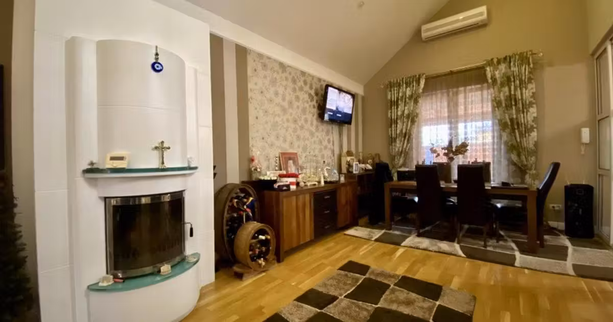 Casă individuală de vânzare cu 6 camere, mobilată în Sânandrei