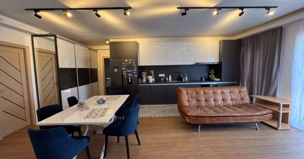 Apartament de vânzare cu 3 camere, mobilat în Florești