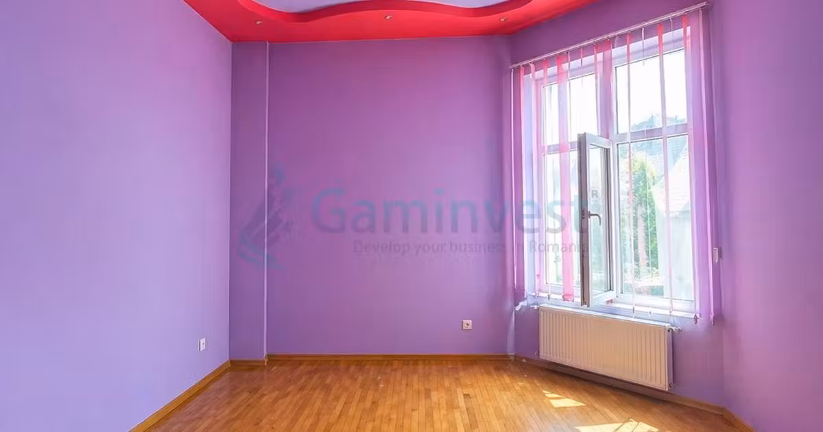 Apartament de vânzare cu 3 camere în zona Decebal, Oradea