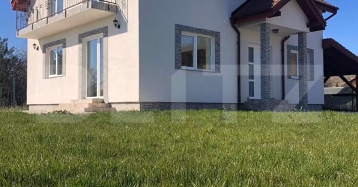 Casă individuală de vânzare cu 4 camere în Sânpetru