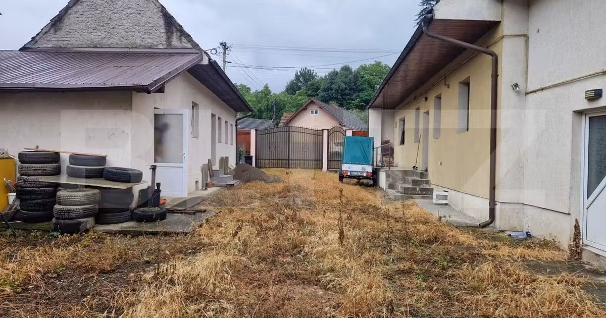 Casă individuală de vânzare cu 5 camere, mobilată în Săcele