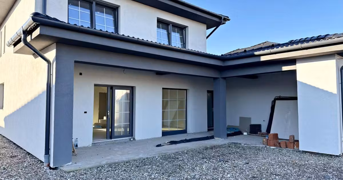Casă individuală de vânzare cu 4 camere în zona Nufărul, Oradea