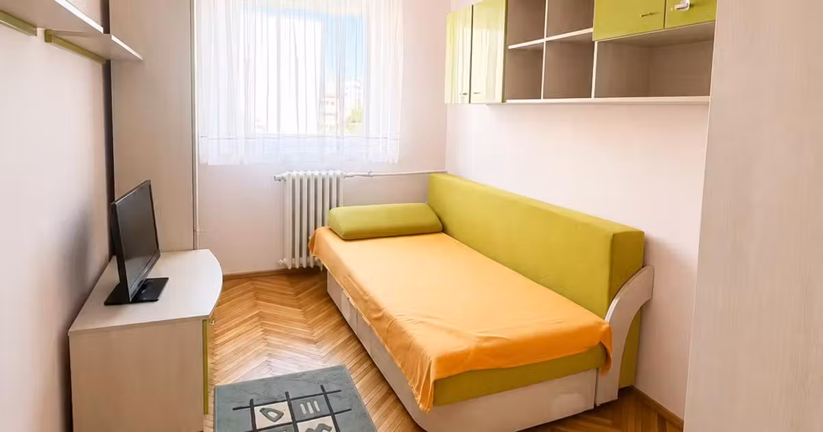 Apartament de vânzare cu 3 camere în zona Decebal, Oradea