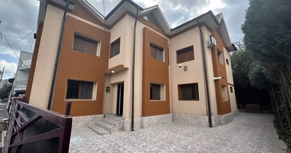 Casă individuală de vânzare cu 8 camere, mobilată în zona 13 Septembrie, Sector 5