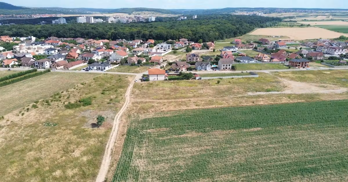 Teren Construcții intravilan de vânzare de 1546 mp, în Sânmartin