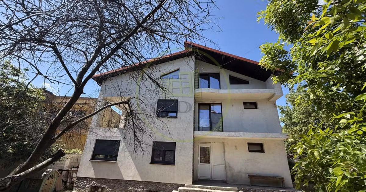 Casă individuală de vânzare cu 6 camere în zona Calea Severinului, Craiova