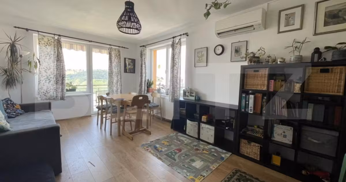 Apartament de vânzare cu 4 camere, mobilat în Baciu