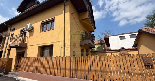 Casă Rovine