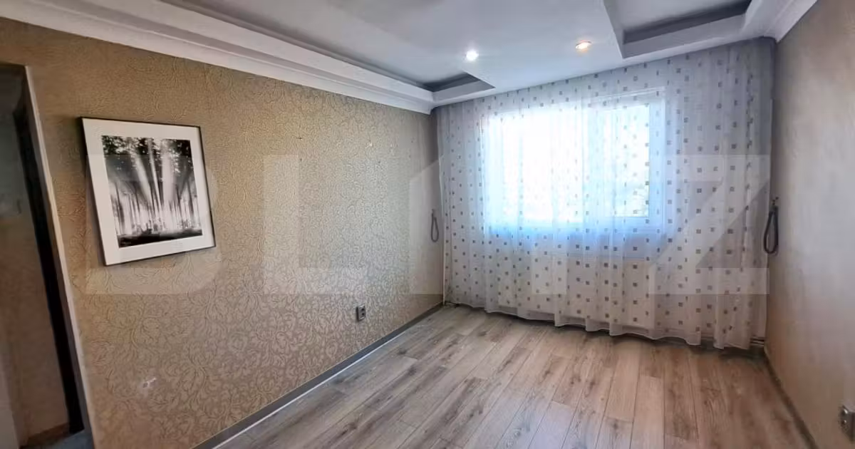 Apartament de vânzare cu 3 camere, mobilat în zona Florilor, Brașov