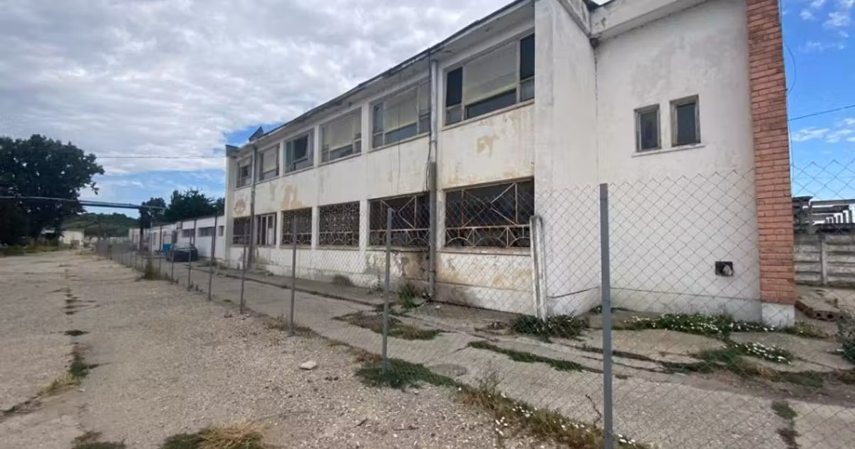 Spațiu comercial · 30000 m², 1 Mai, Craiova