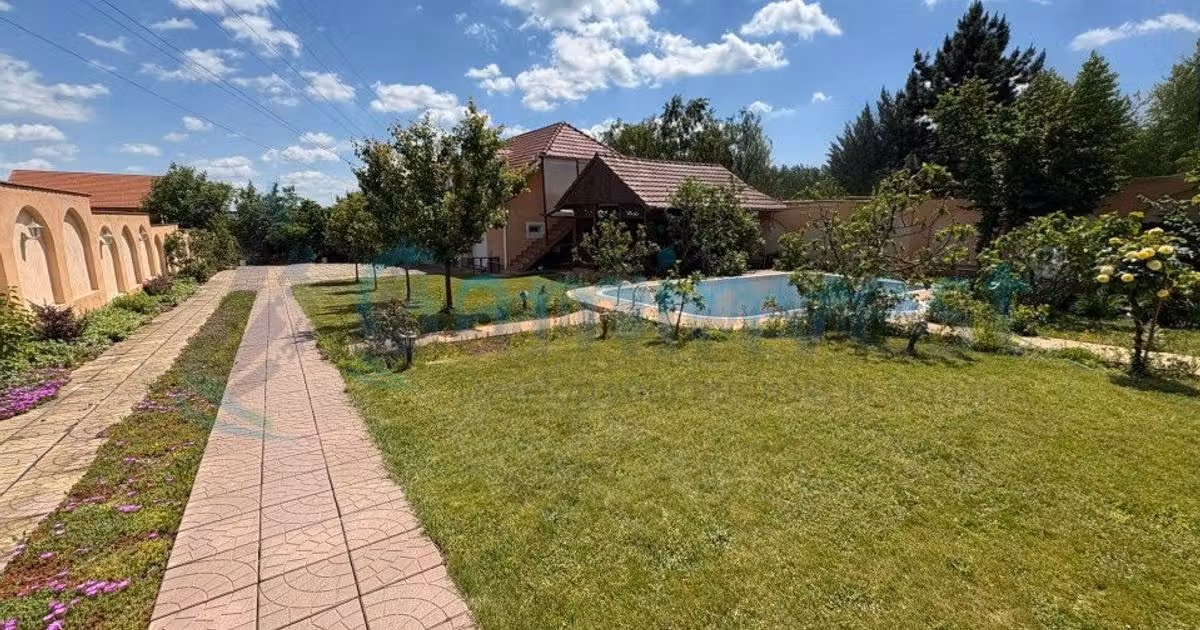 Casă individuală de vânzare cu 13 camere în Sânmartin