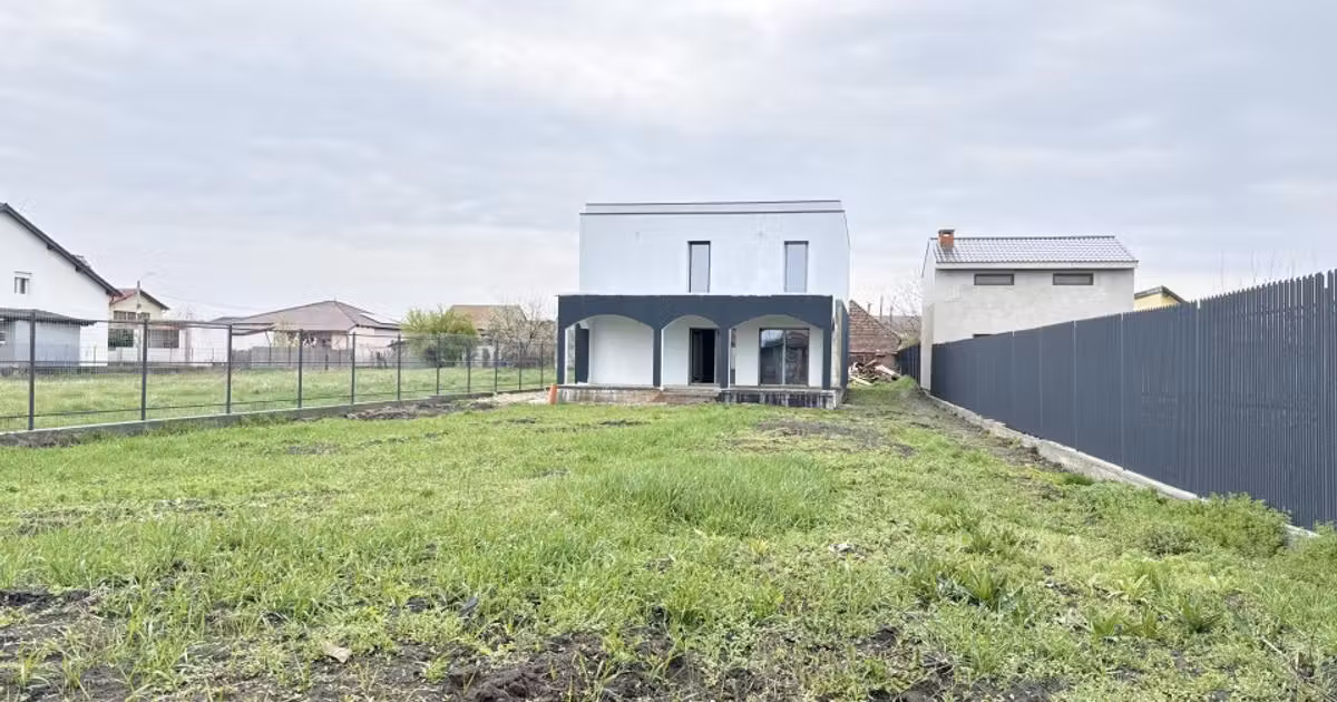 Casă individuală de vânzare cu 4 camere în Săcălaz