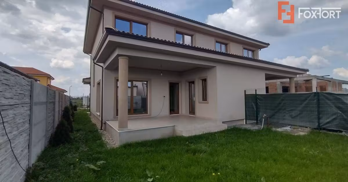Duplex de vânzare cu 4 camere în Săcălaz