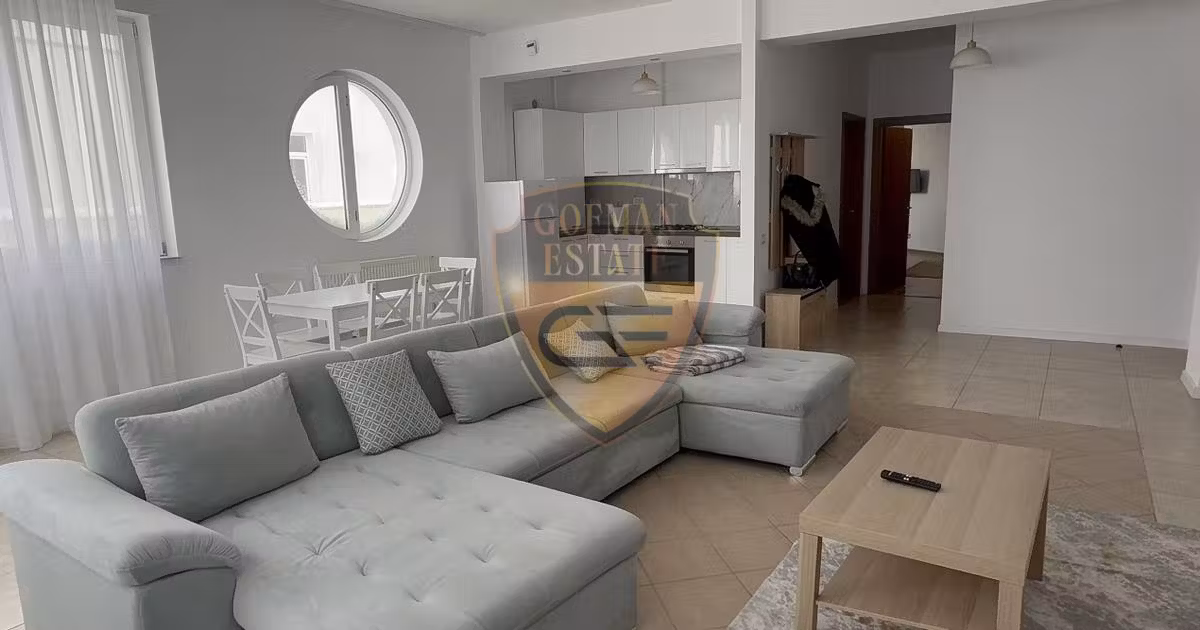 Apartament de vânzare cu 3 camere, mobilat în Mamaia
