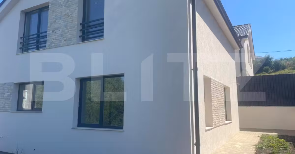 Casă de vânzare cu 4 camere în Dezmir