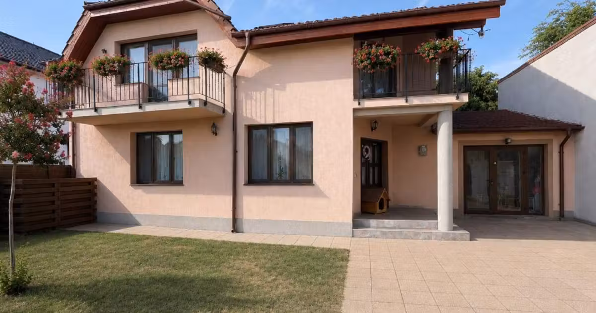 Casă individuală de vânzare cu 6 camere, mobilată în zona Gai, Arad