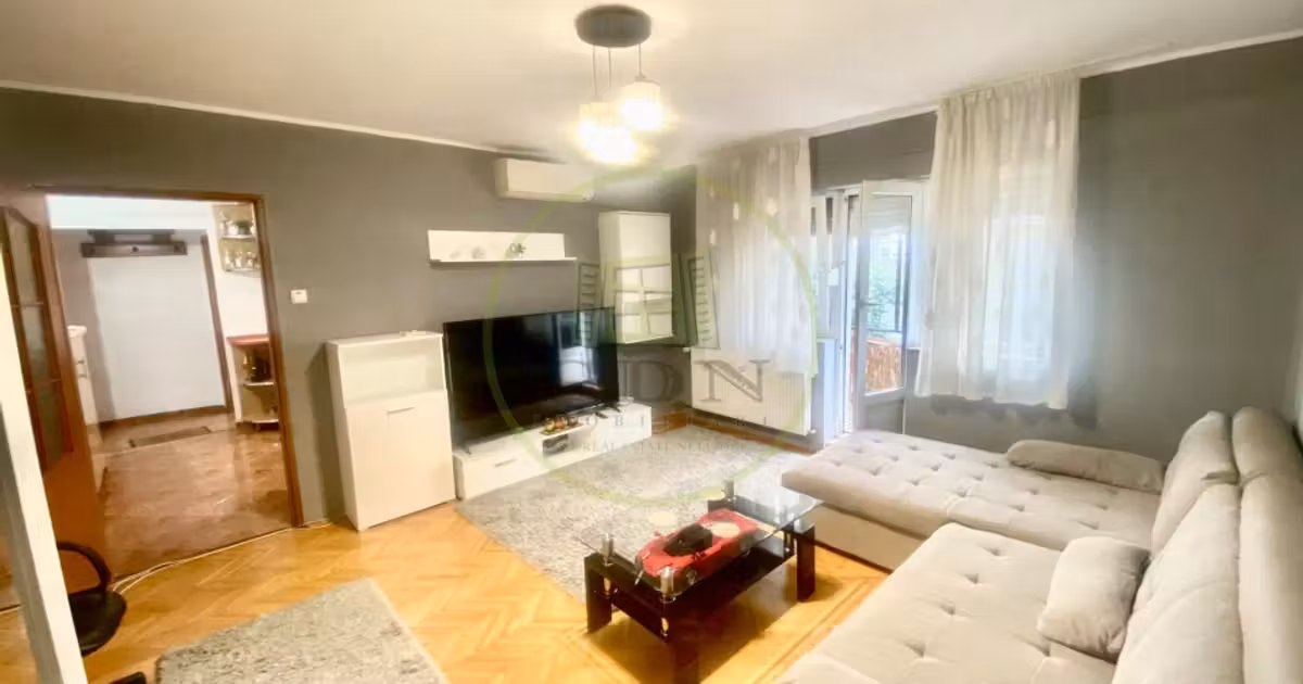 Apartament de vânzare cu 3 camere în zona Rogerius, Oradea