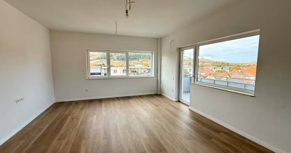 Apartament de vânzare cu 3 camere în Baciu